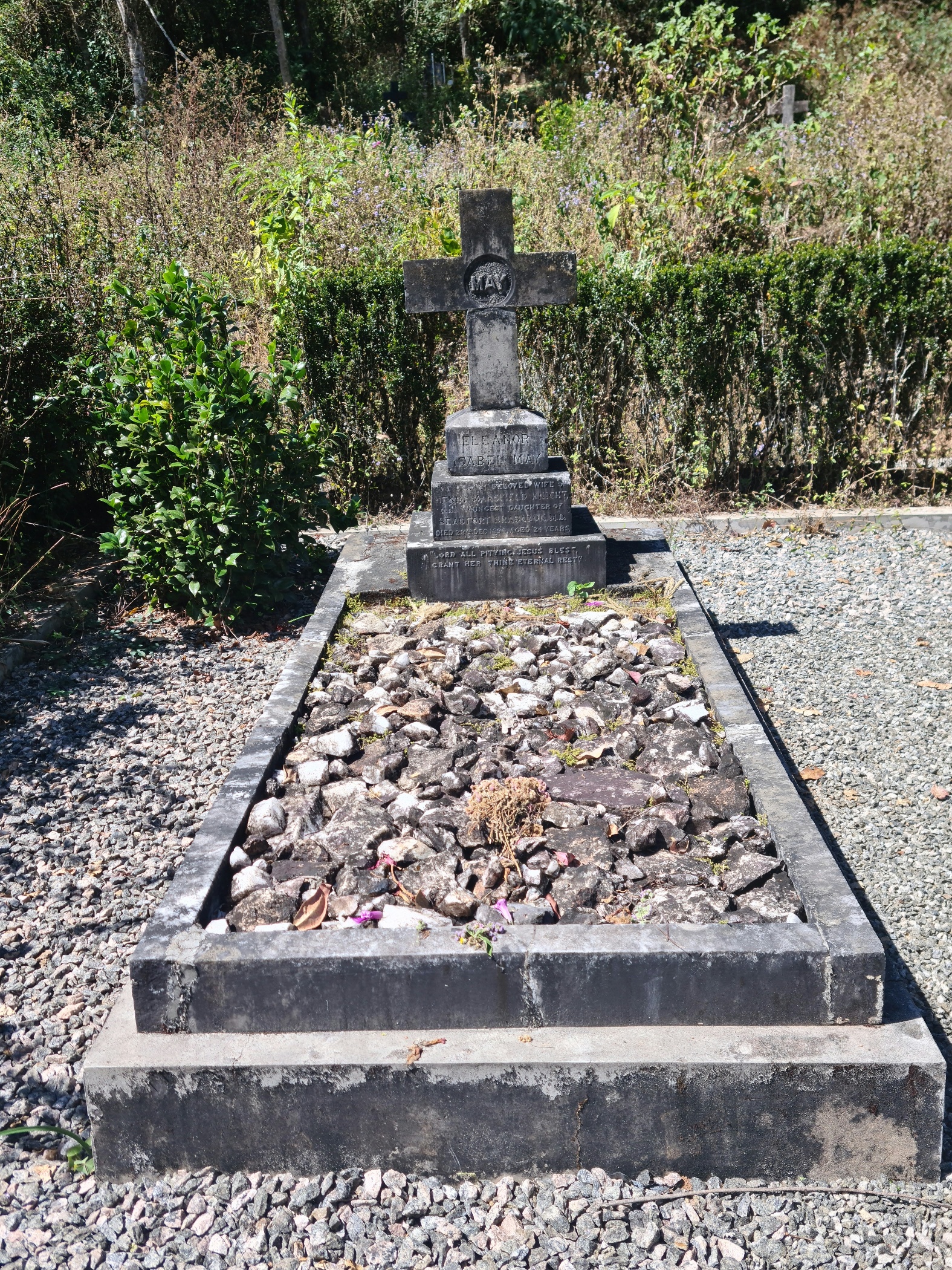 Gravestone of Eleanor Isabel May Knight